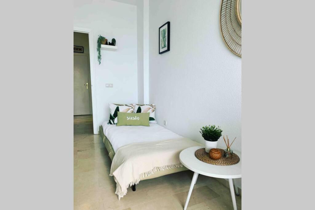 Amazing Frontline Sea Views Studio Apartment Castillo Del Vigia Torremolinos Eksteriør billede