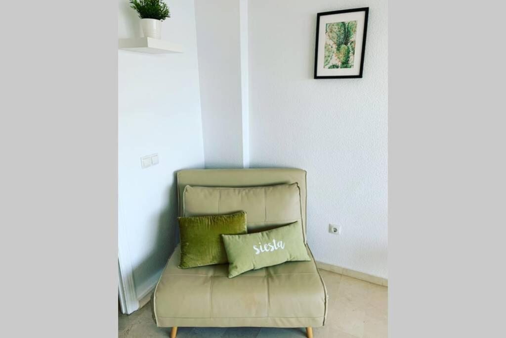 Amazing Frontline Sea Views Studio Apartment Castillo Del Vigia Torremolinos Eksteriør billede