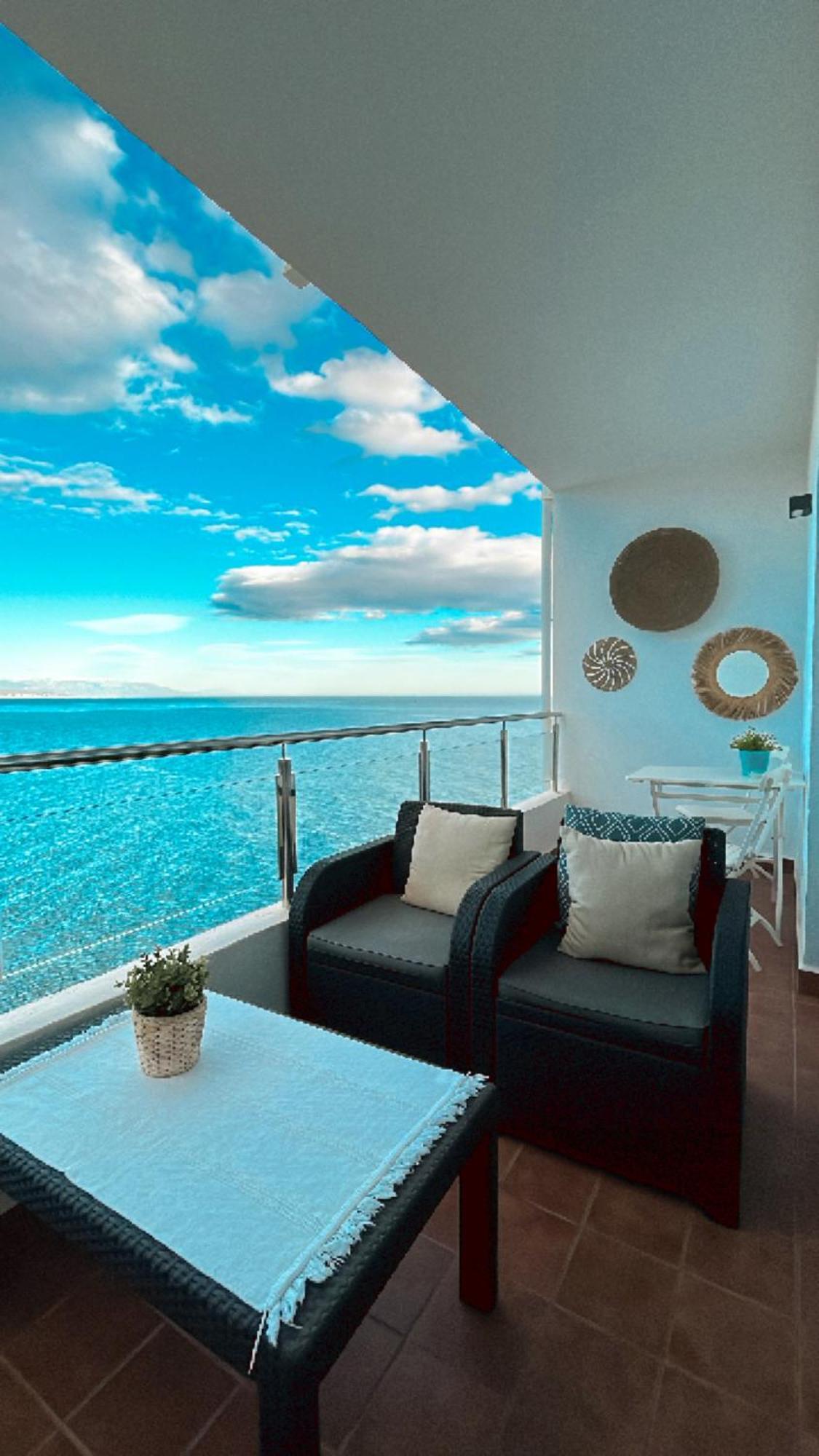 Amazing Frontline Sea Views Studio Apartment Castillo Del Vigia Torremolinos Eksteriør billede